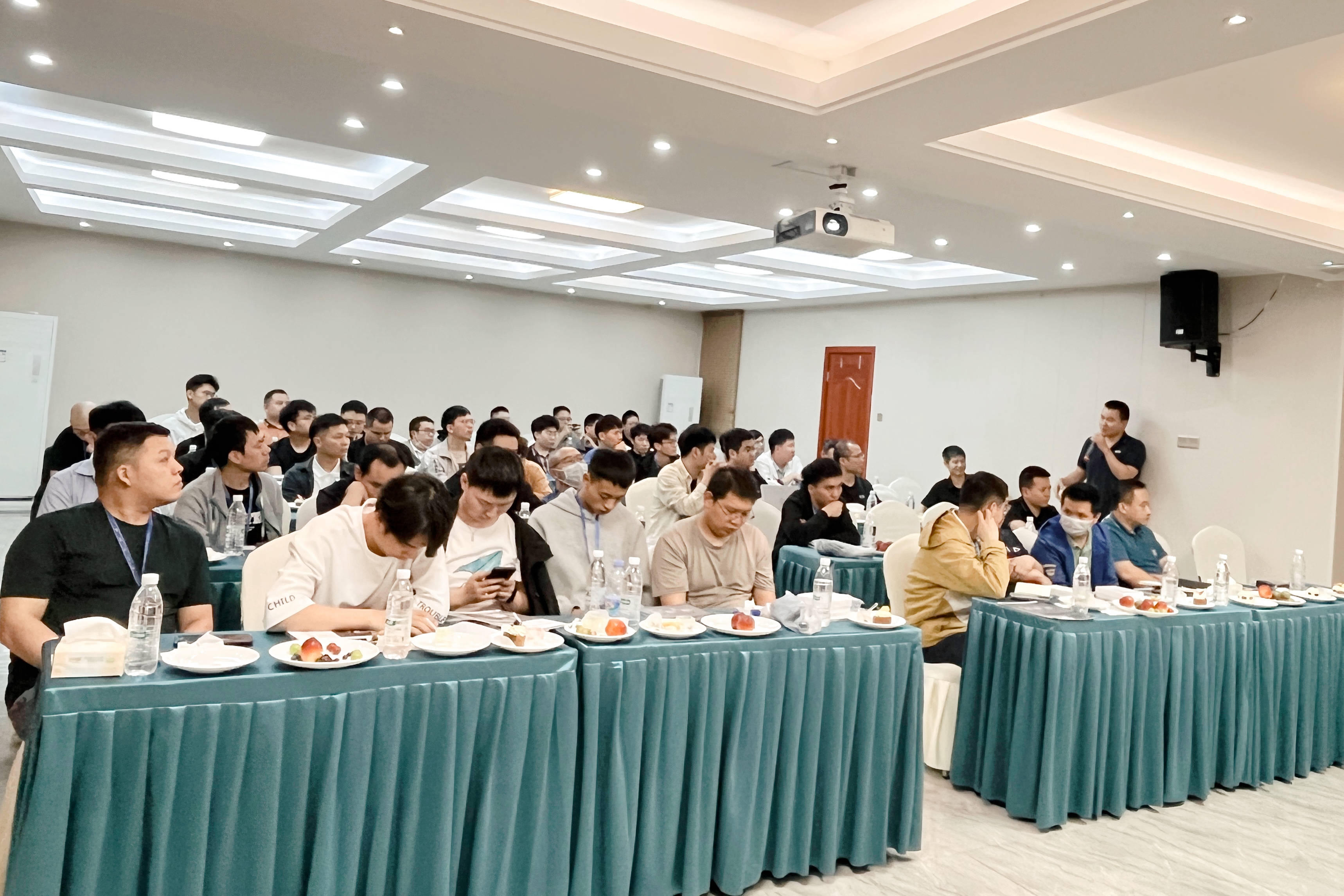 技術(shù)賦能智造未來——寧德長(zhǎng)榮科愛普生機(jī)器人技術(shù)交流研討會(huì)圓滿舉行